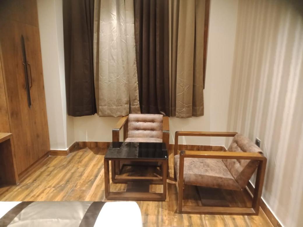 Hotel Emperio Grand 러크나우 외부 사진