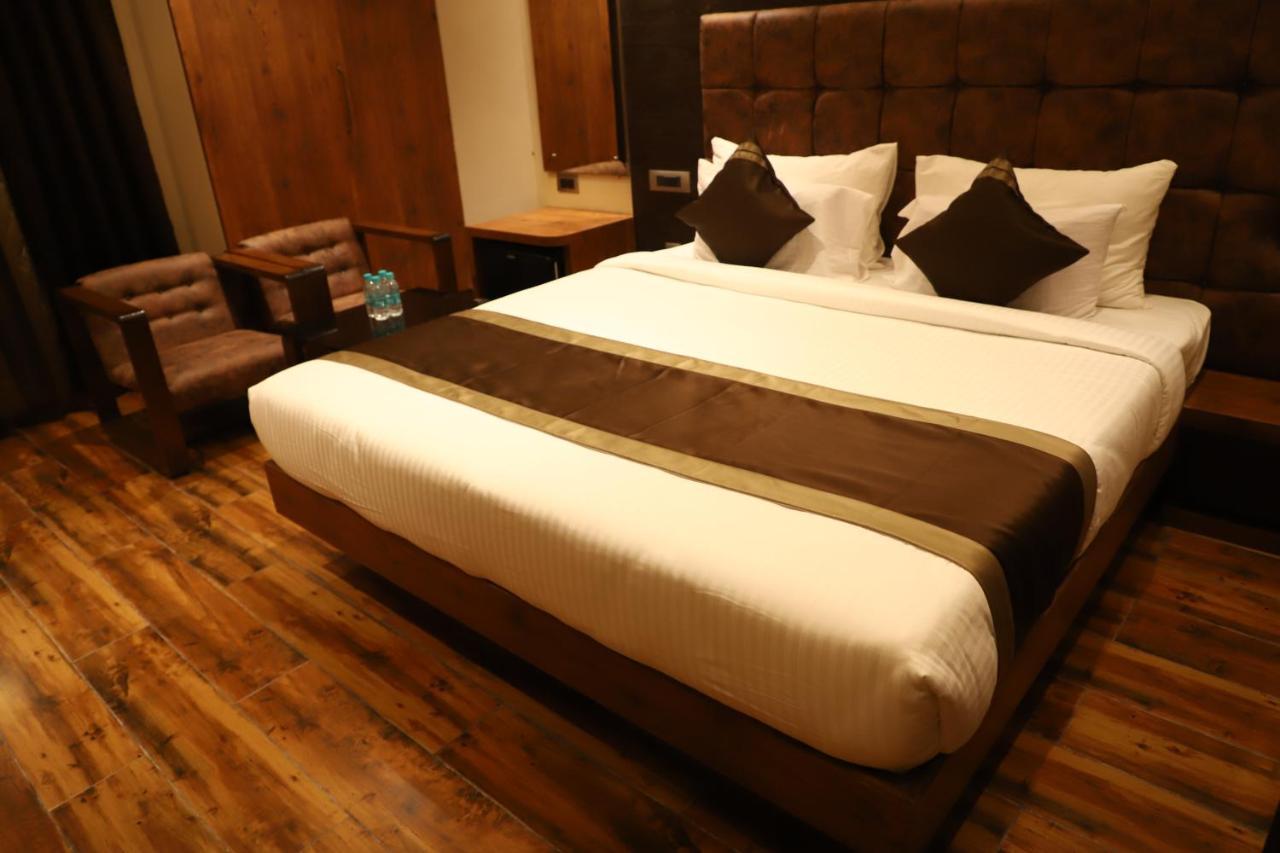 Hotel Emperio Grand 러크나우 외부 사진