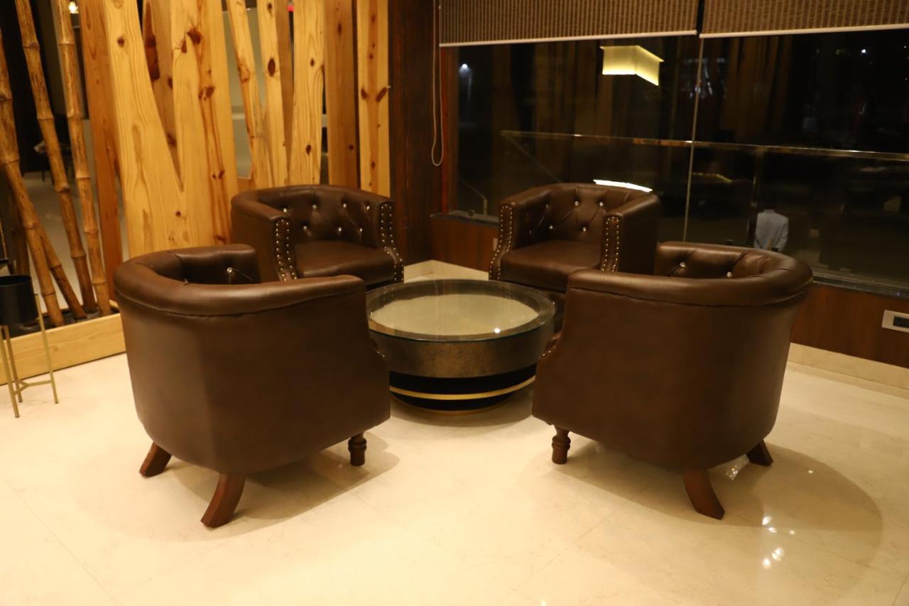Hotel Emperio Grand 러크나우 외부 사진