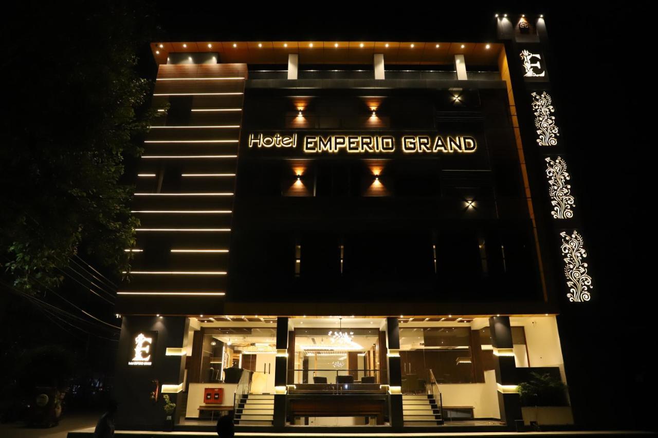 Hotel Emperio Grand 러크나우 외부 사진