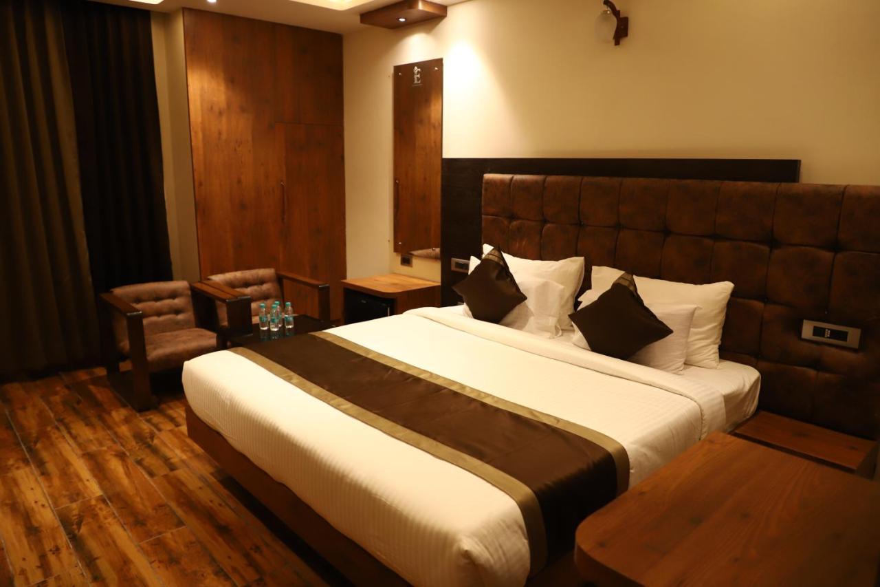 Hotel Emperio Grand 러크나우 외부 사진