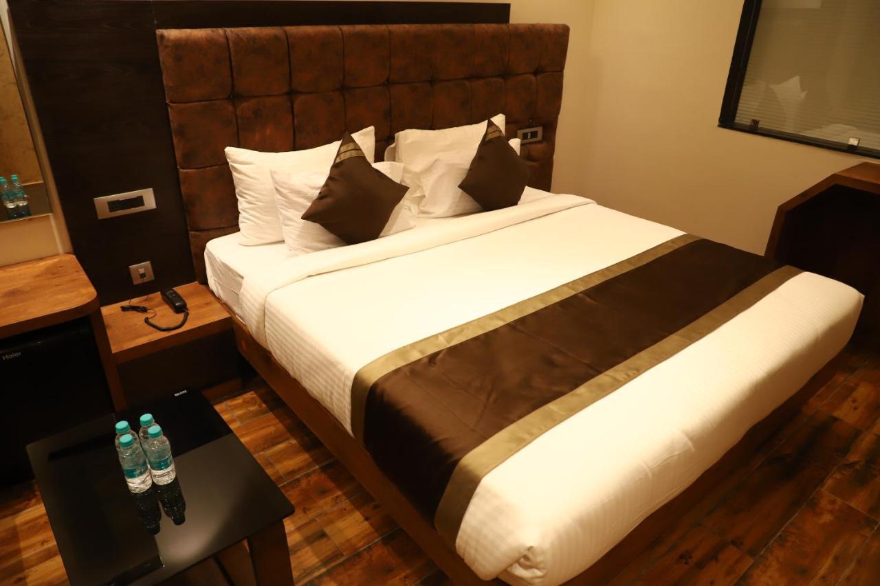 Hotel Emperio Grand 러크나우 외부 사진