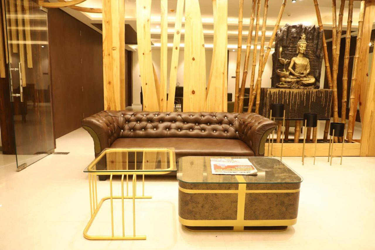 Hotel Emperio Grand 러크나우 외부 사진