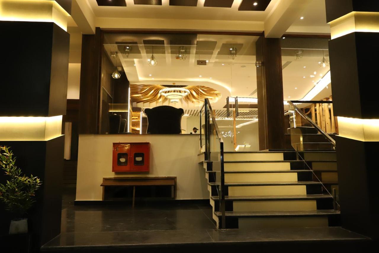 Hotel Emperio Grand 러크나우 외부 사진