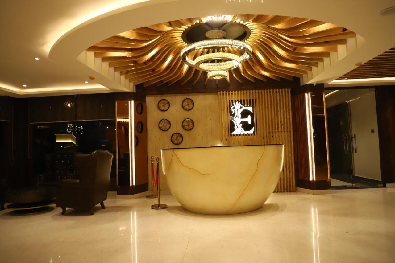 Hotel Emperio Grand 러크나우 외부 사진